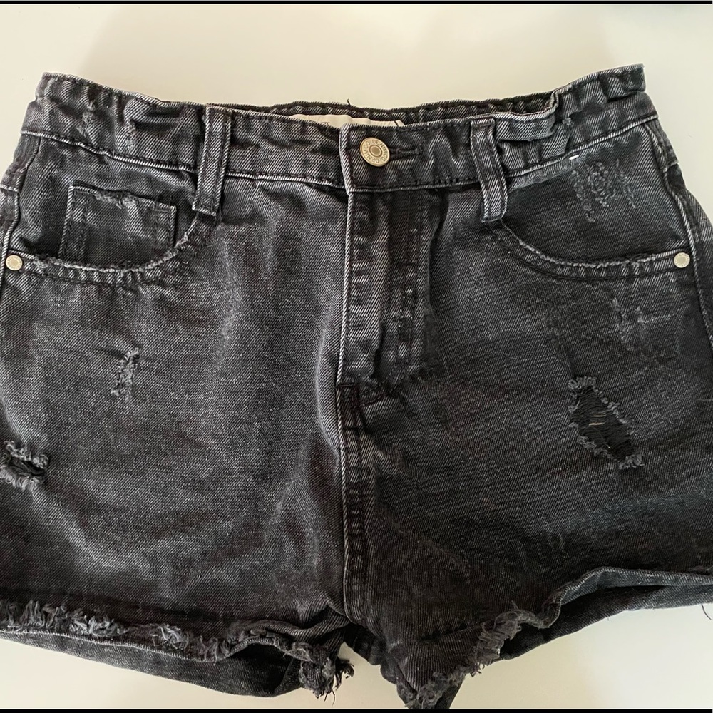 Super cute black denim shorts!!
